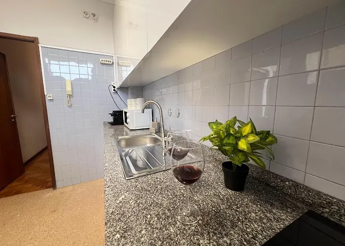 Happy Mountain First Oporto