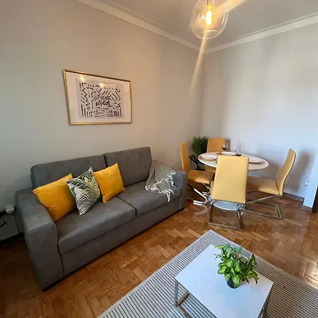 Happy Mountain First Apartment