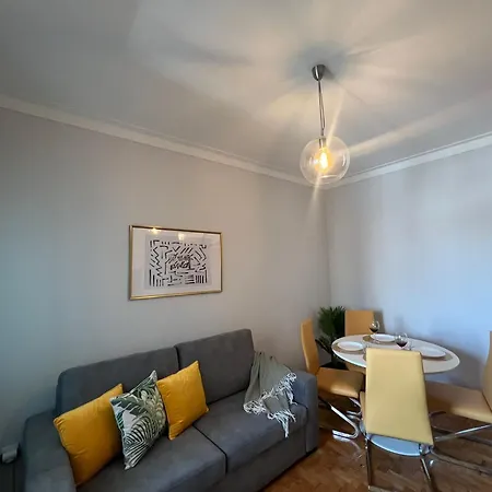 Happy Mountain First Apartment