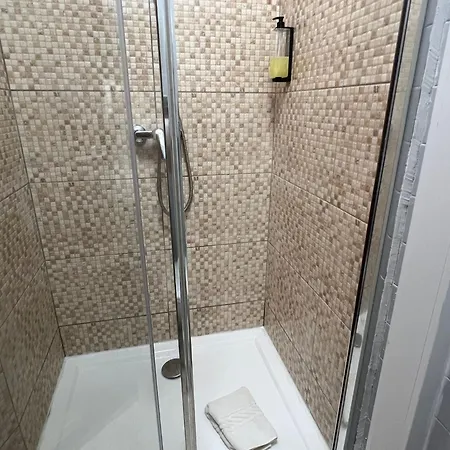 Happy Mountain First アパート